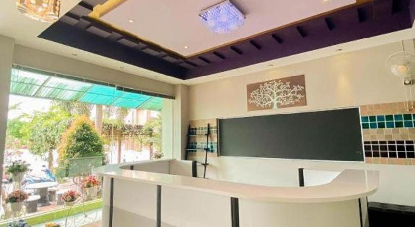 Creston Grand Hotel Suphanburi Extérieur photo
