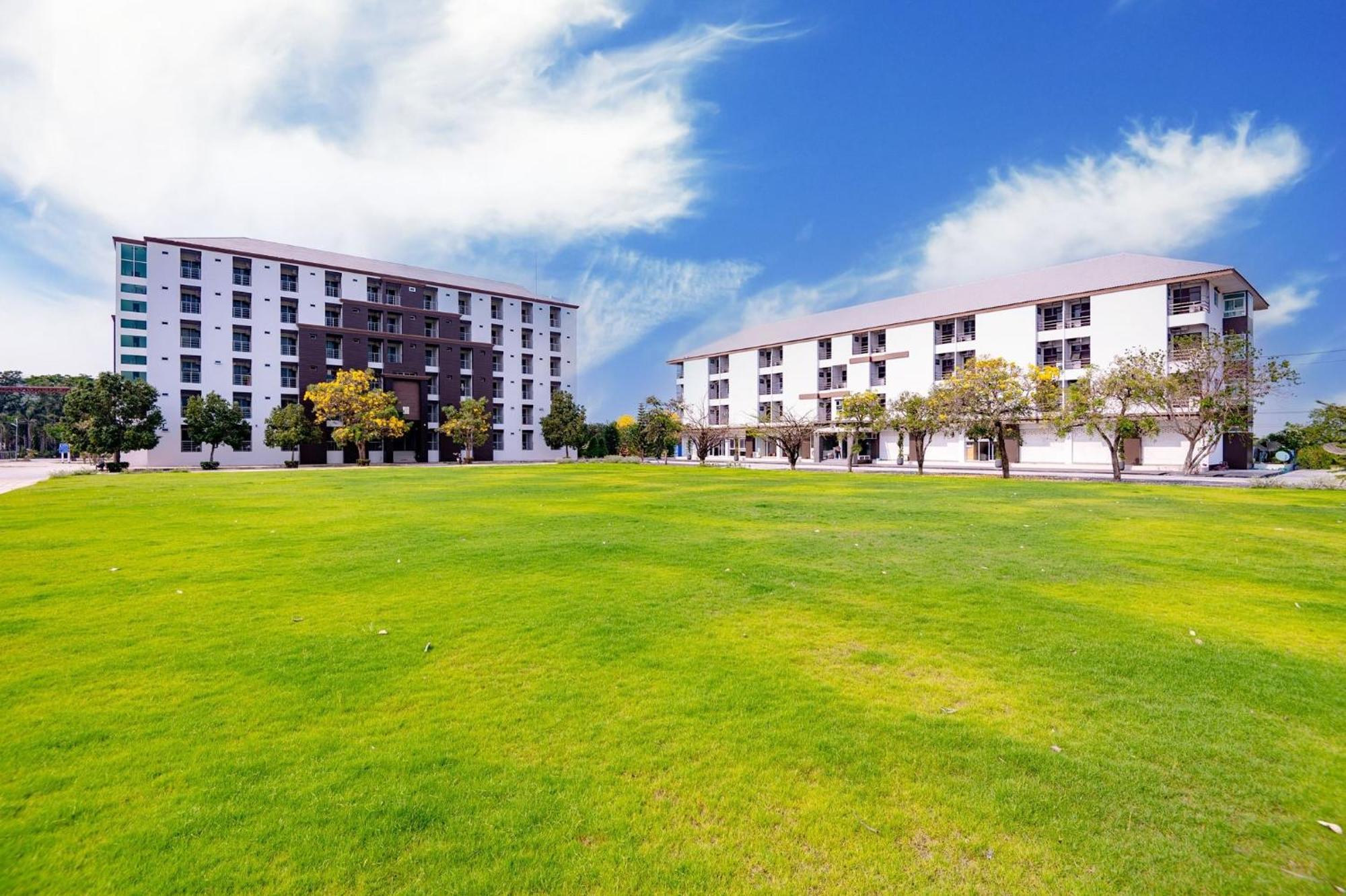 Creston Grand Hotel Suphanburi Extérieur photo