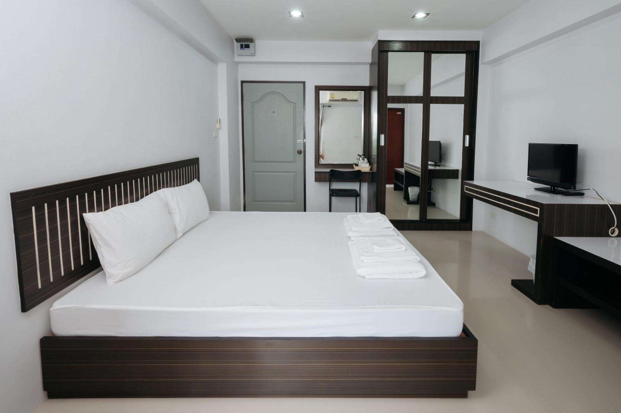 Creston Grand Hotel Suphanburi Extérieur photo