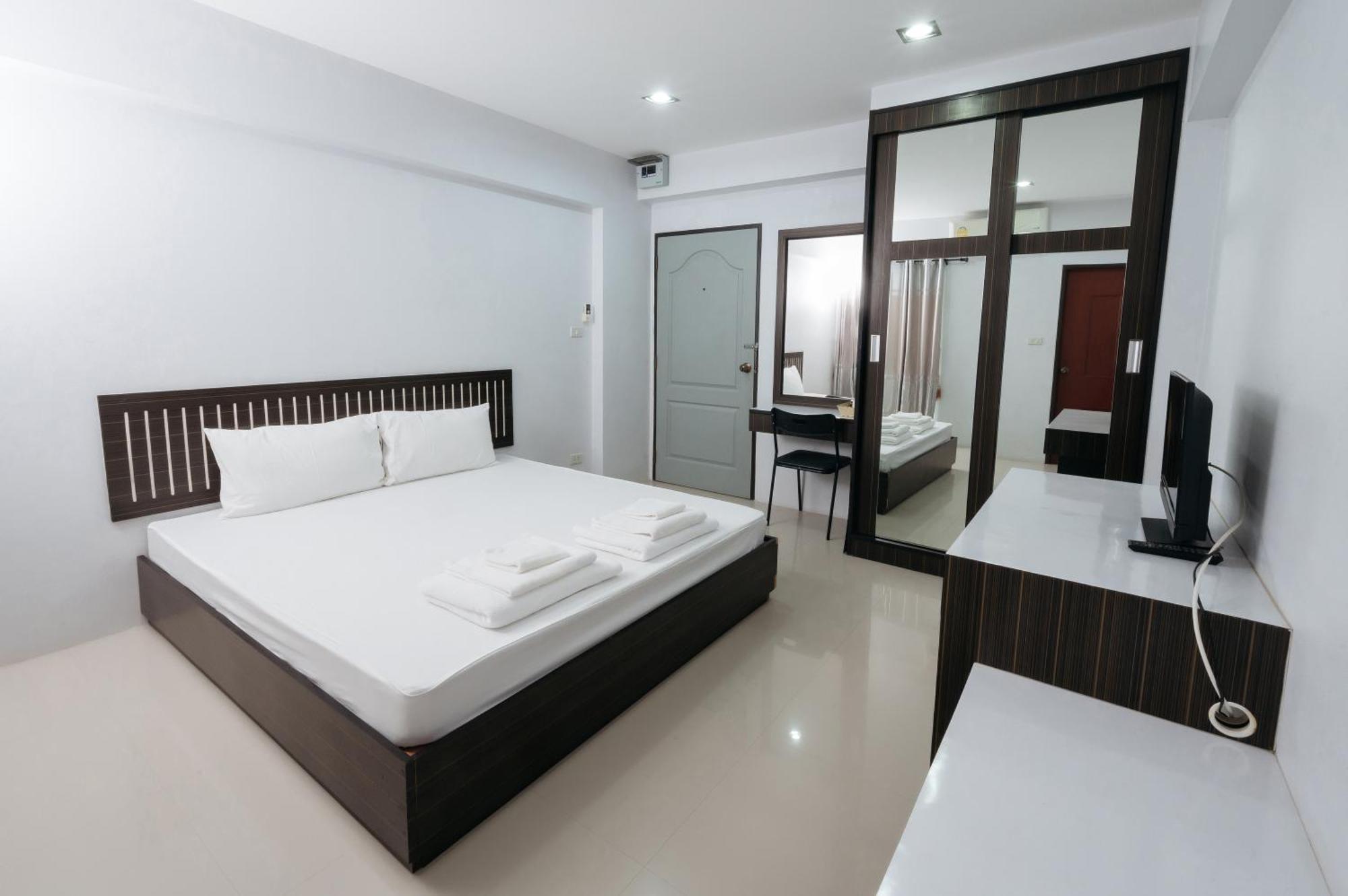 Creston Grand Hotel Suphanburi Extérieur photo