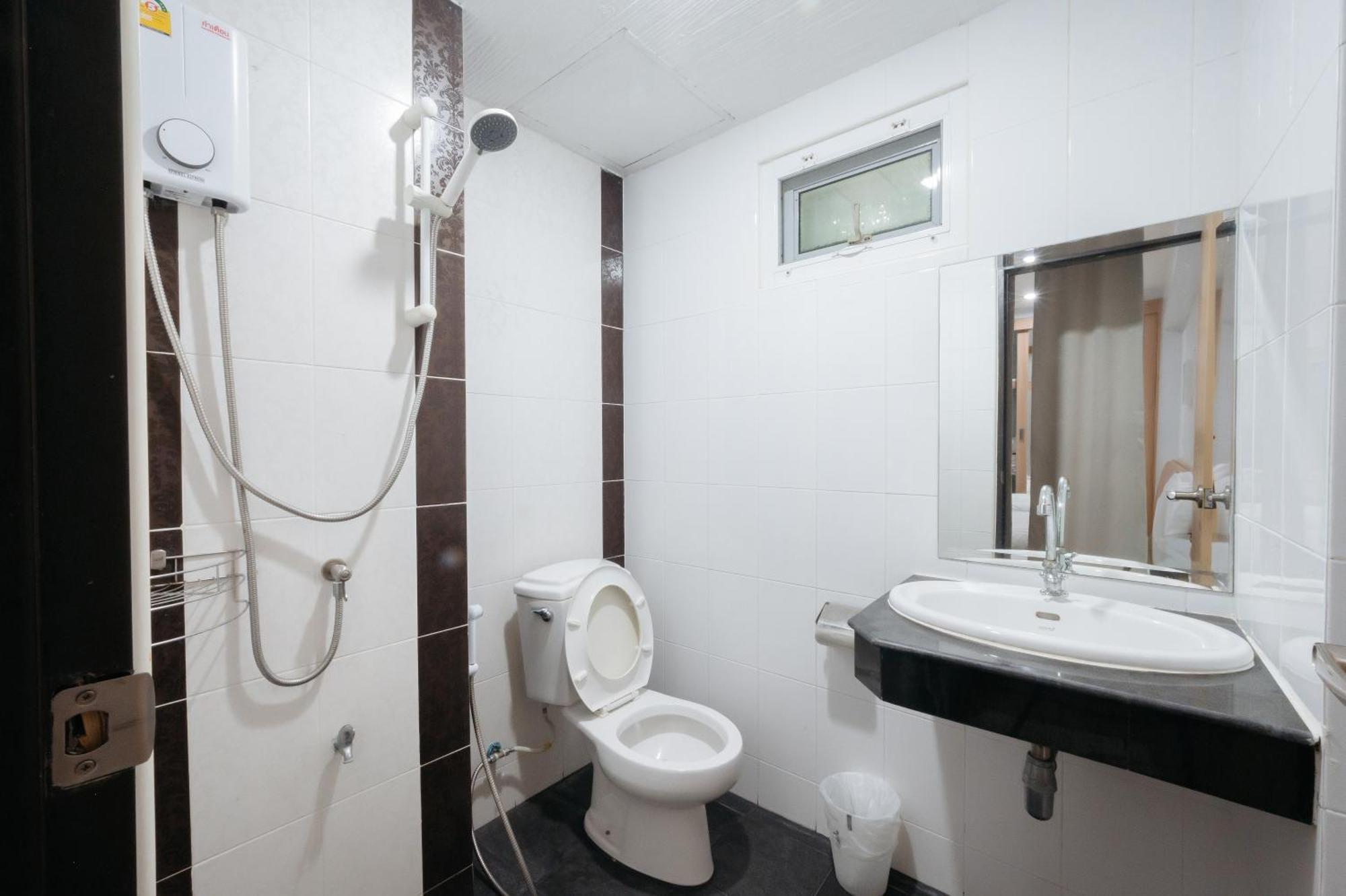 Creston Grand Hotel Suphanburi Extérieur photo