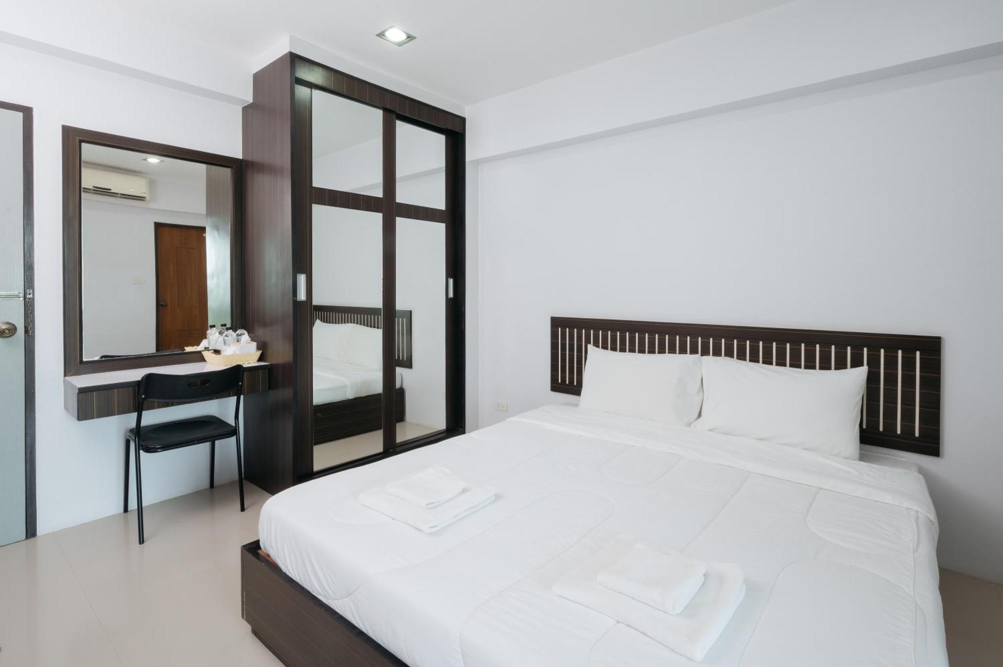 Creston Grand Hotel Suphanburi Extérieur photo