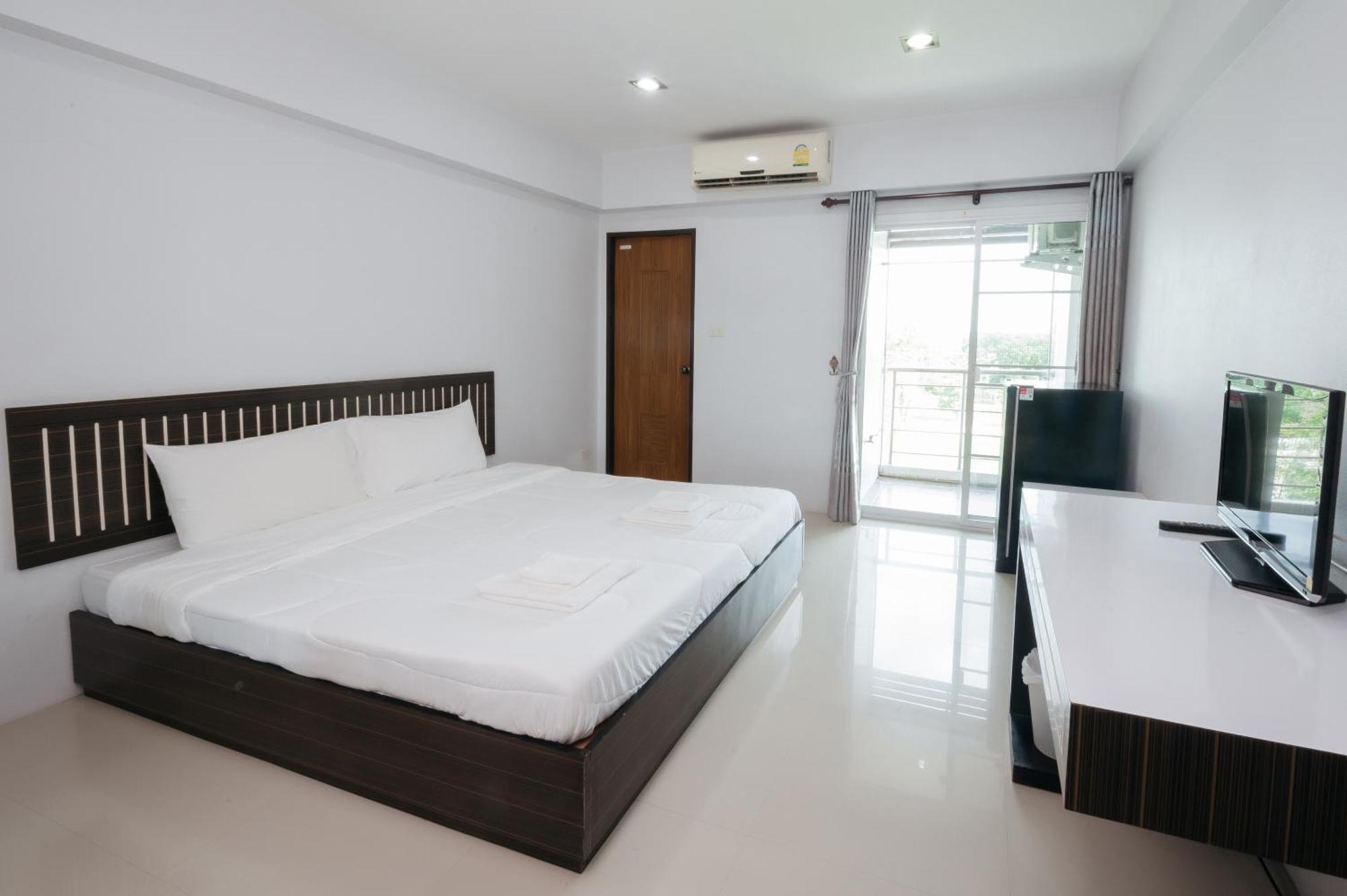 Creston Grand Hotel Suphanburi Extérieur photo