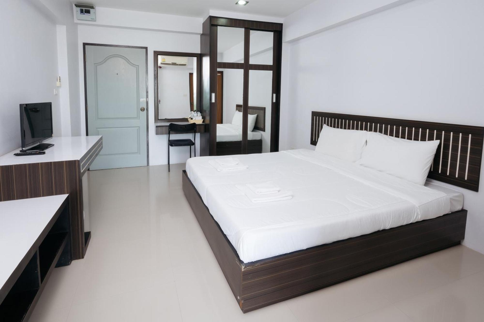 Creston Grand Hotel Suphanburi Extérieur photo