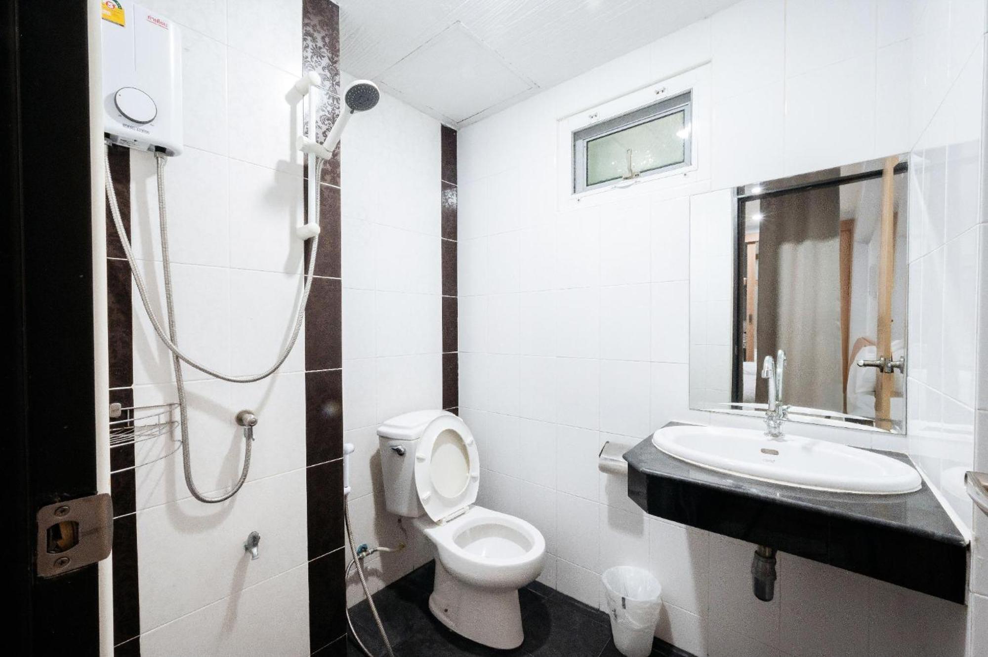 Creston Grand Hotel Suphanburi Extérieur photo