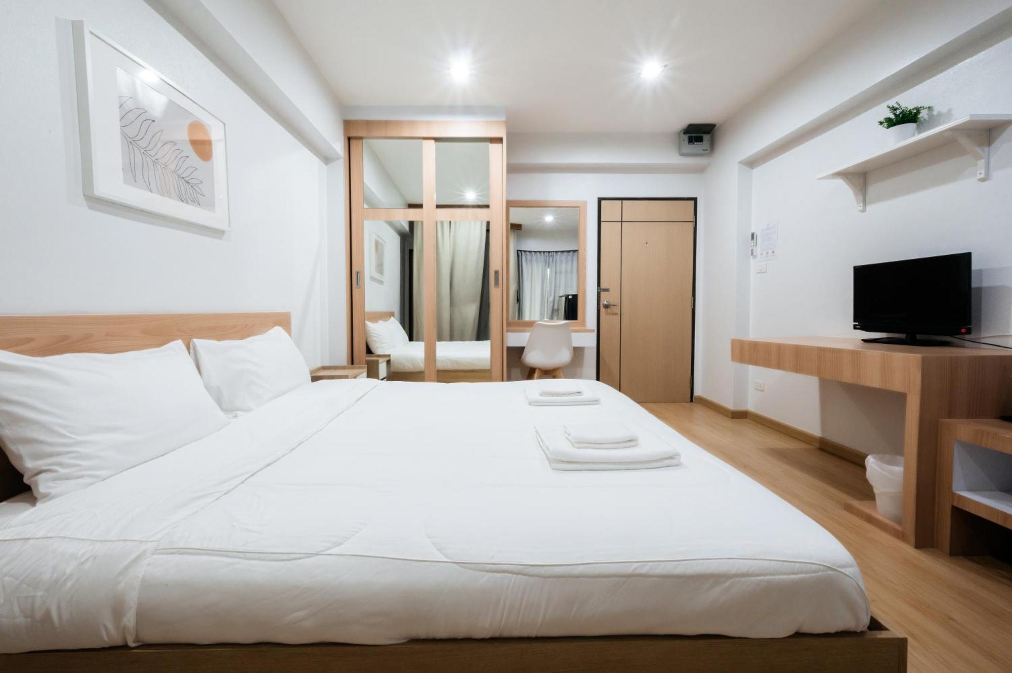 Creston Grand Hotel Suphanburi Extérieur photo